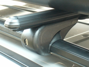 Багажник на рейлинги аэродинамический с замками, черный